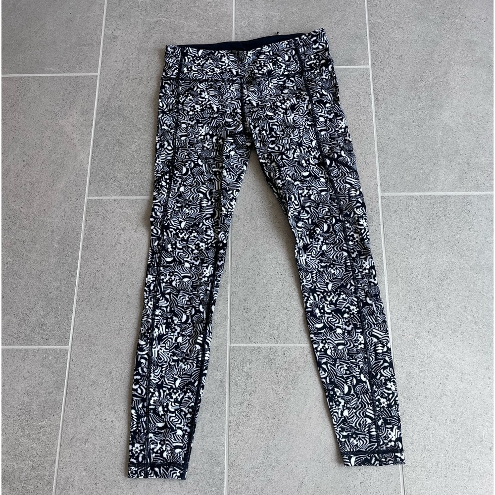 Lululemon Wanderlust leggings, size 8